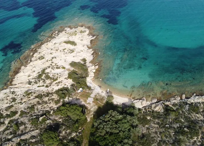 Steps From The 度假居 *