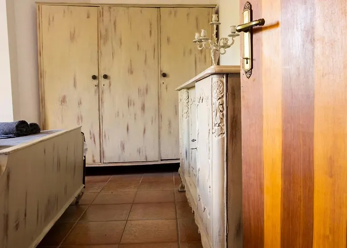 Steps From The 度假居 *