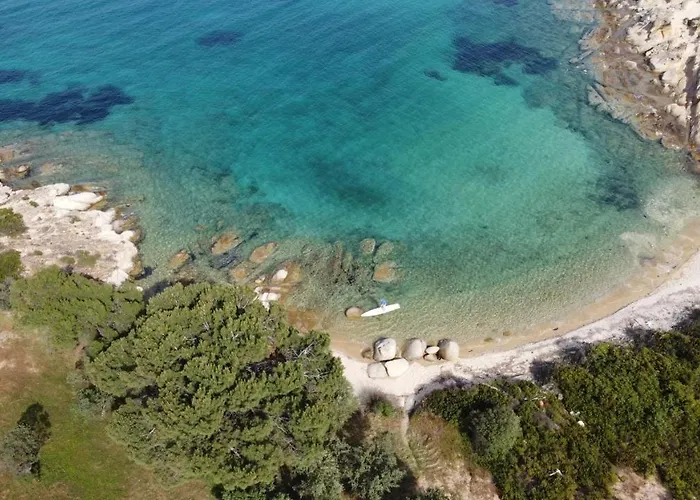 Steps From The 奥马斯帕纳吉亚斯