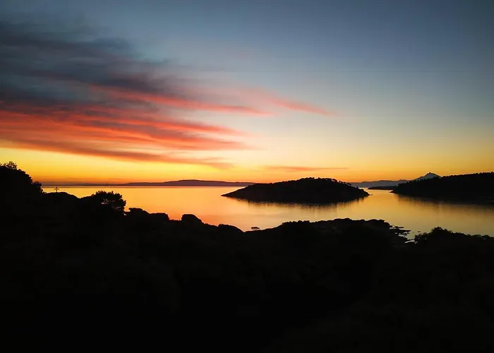 Steps From The 度假居 奥马斯帕纳吉亚斯