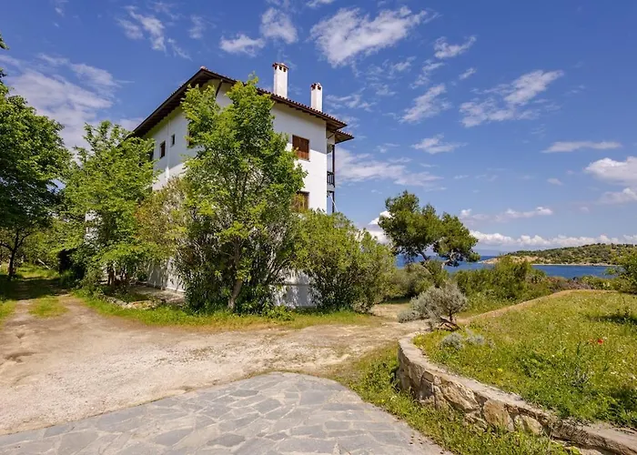 Steps From The 度假居 *