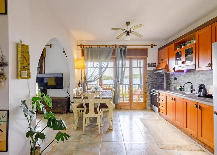 Steps From The * 奥马斯帕纳吉亚斯