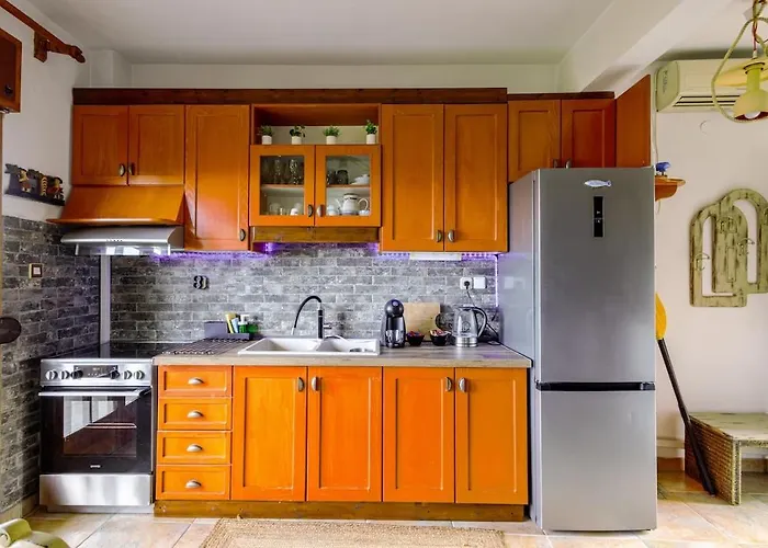 Steps From The 度假居 奥马斯帕纳吉亚斯