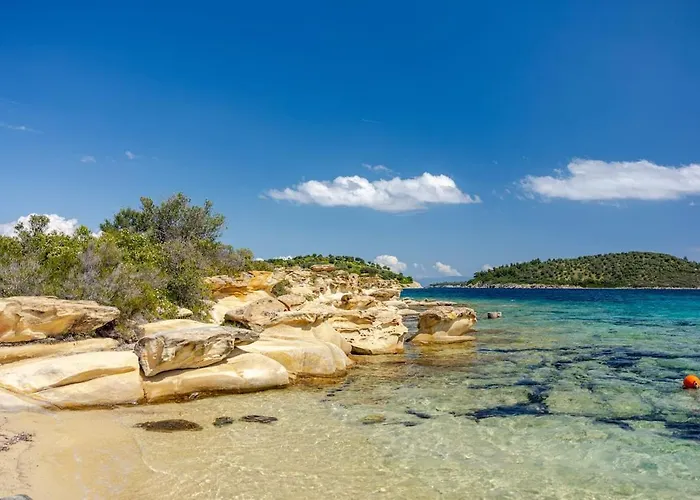 度假居 Steps From The *