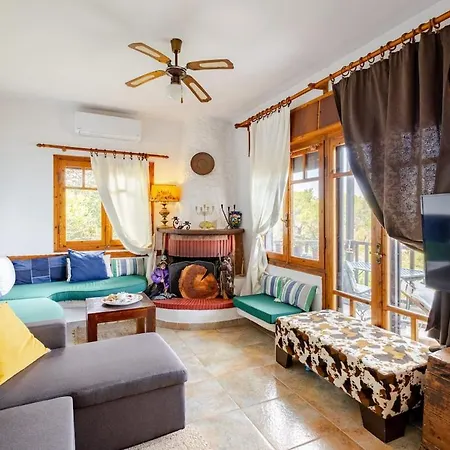 Steps From The 別荘