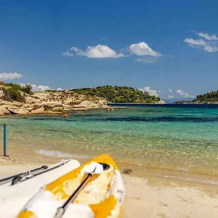 Steps From The 別荘 *