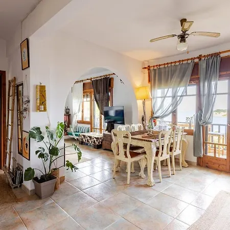 Steps From The 別荘